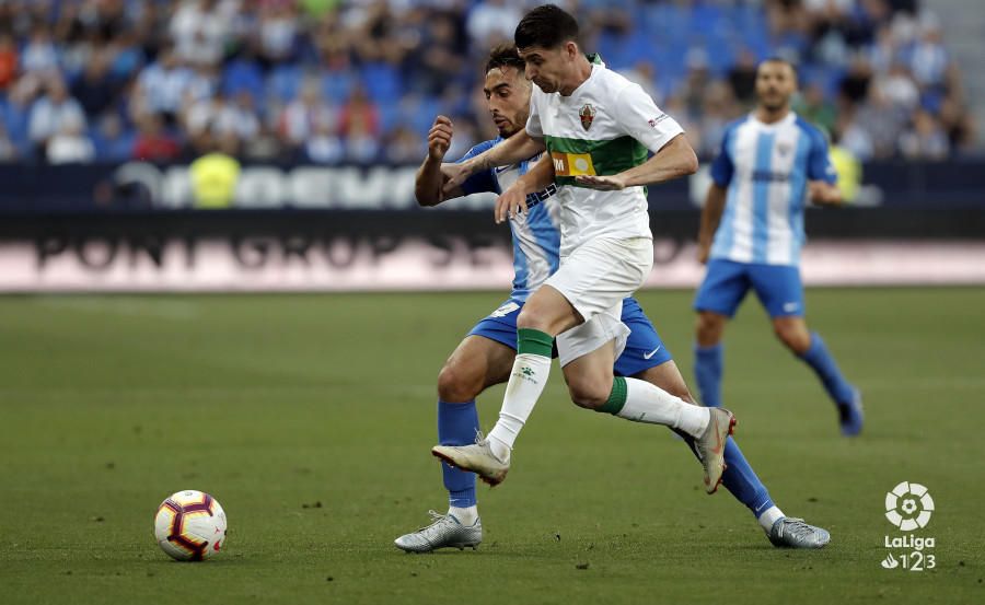 El conjunto de Víctor Sánchez del Amo concluye la liga regular con una cómoda victoria en La Rosaleda ante el Elche y se mete en los play off de ascenso como tercero. Boulahroud, Ricca e Hicham hicieron los goles blanquiazules.