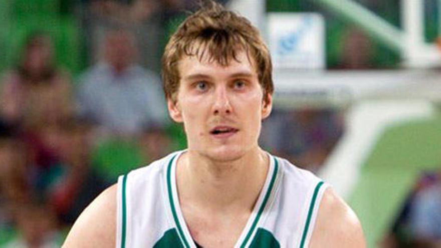 Zoran Dragic, pensando en una acción.