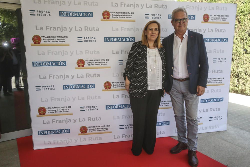 Araceli Poblador, subdelegada del Gobierno, junto al senador del PSOE José Asensi.