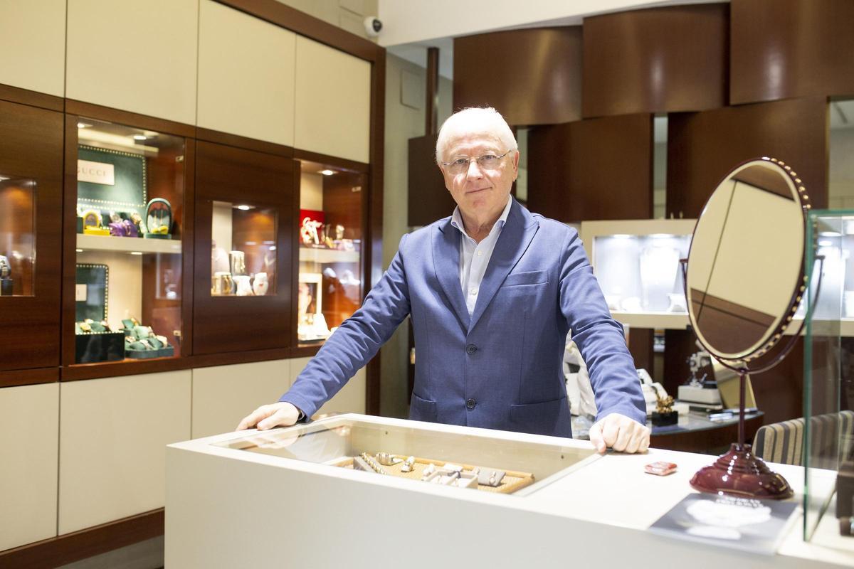 José Félix Nevado, propietario de la joyería Nevacam.