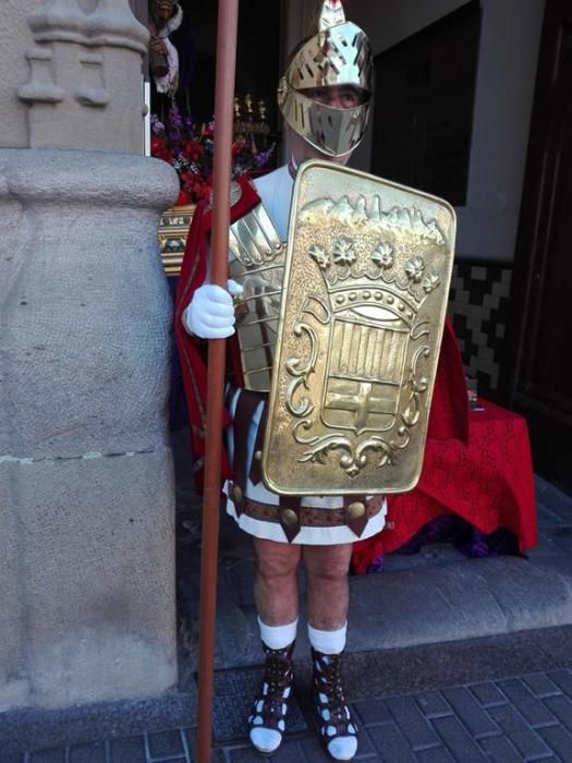 Els nostàlgics de les confraries de Manresa porten la processó als balcons