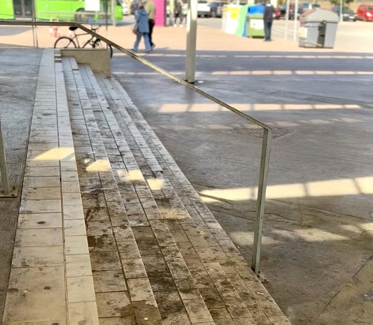 Imagen de las escaleras de la estación de autobuses de Castelló.