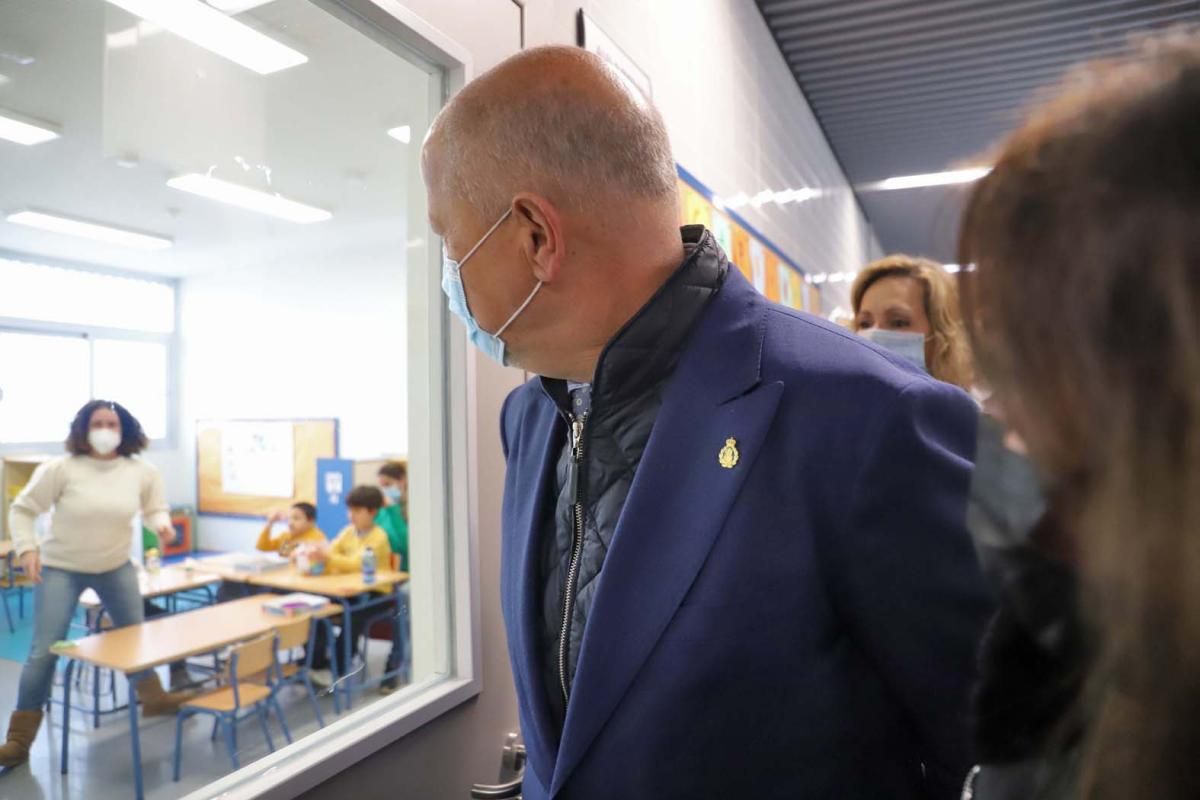 El consejero Imbroda inaugura el colegio público Turruñuelos.