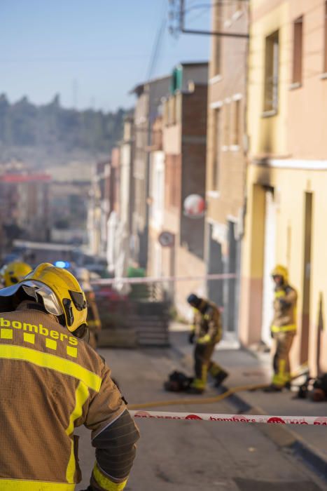 S'incendia un cotxe a l'interior d'una casa de Navarcles