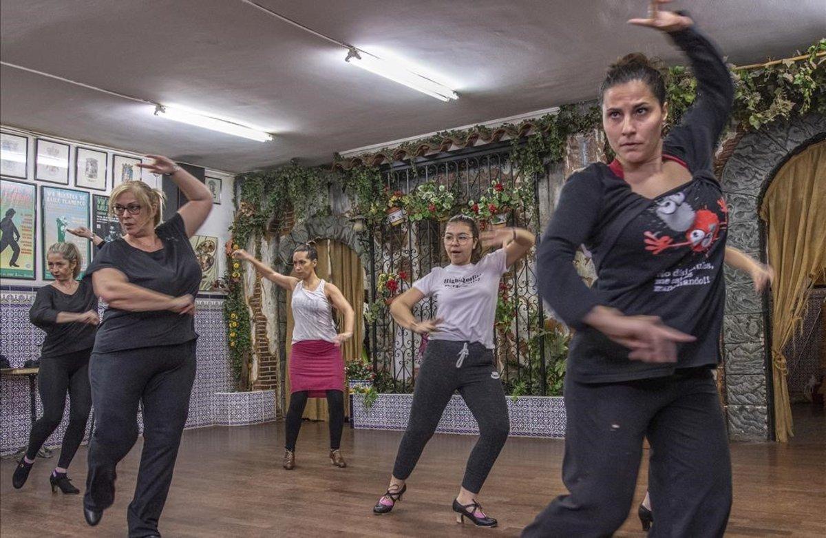 Clase de flamenco en el Baix Llobregat a cargo de Ana Márquez