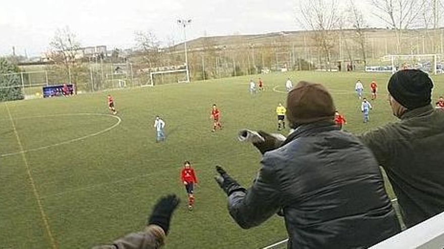 Cada fin de semana se producen altercados de mayor o menor consideración en los campos del fútbol base.