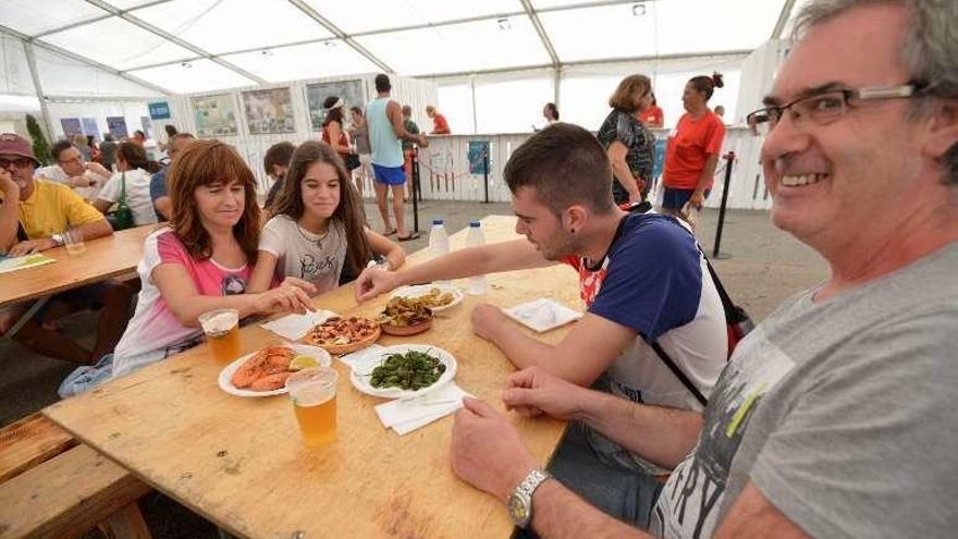 Carpa de degustaciones de la Festa do Mar. // Gustavo Santos