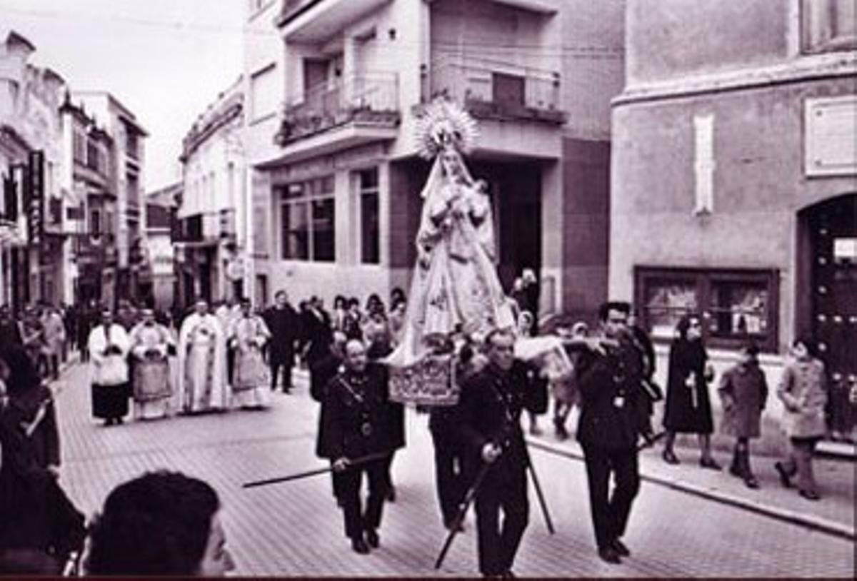 Procesión de la Virgen de la Candelaría en los años 60.