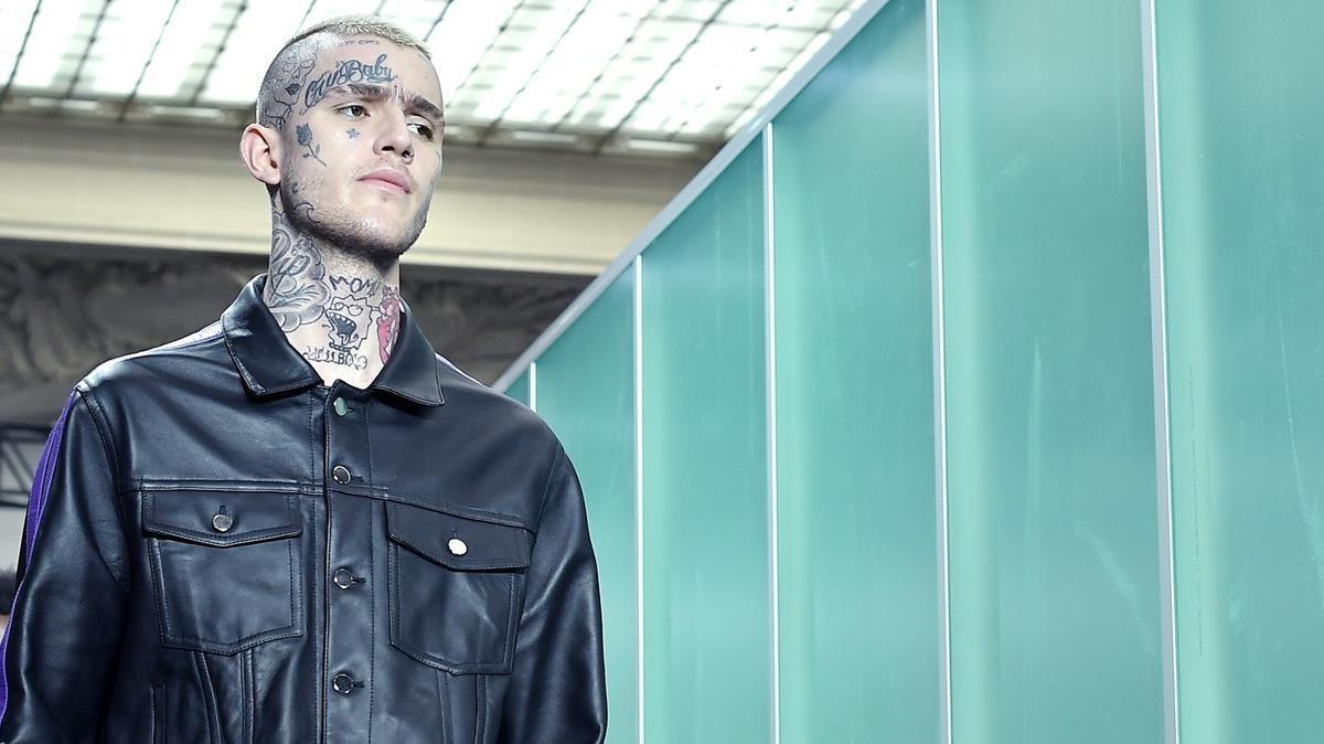 zentauroepp40965309 rapper lil peep dies aged 21 of suspected overdose paris  fr171116164126