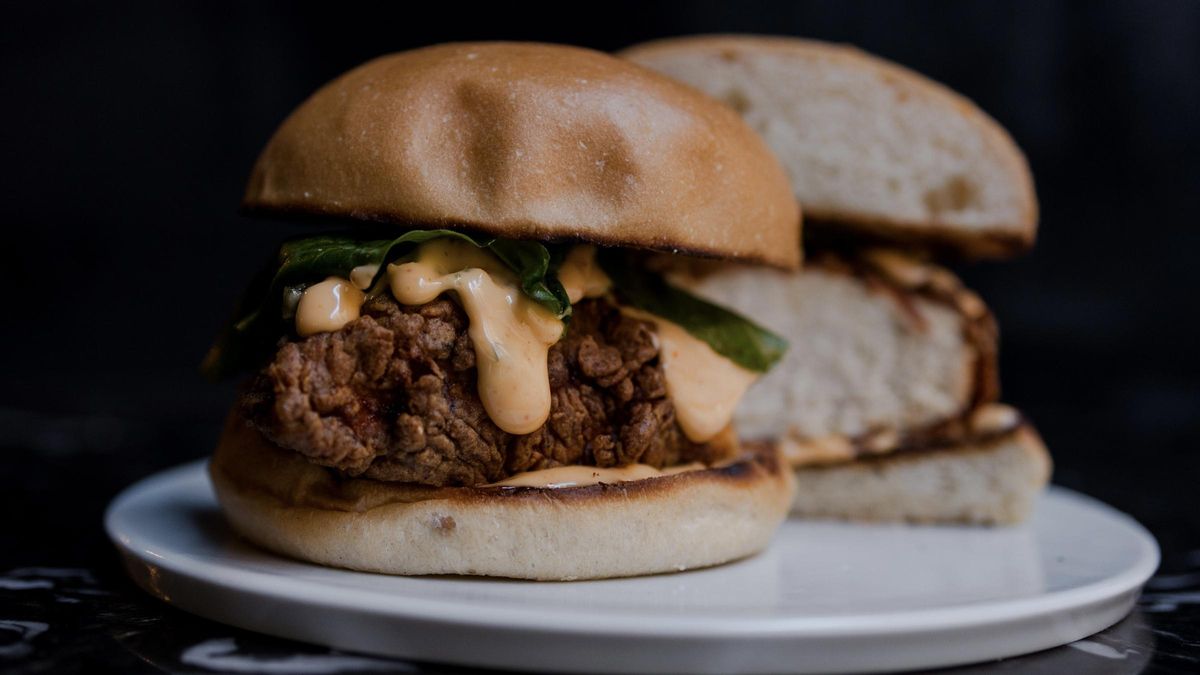 El sándwich de pollo de Roostiq Bar.