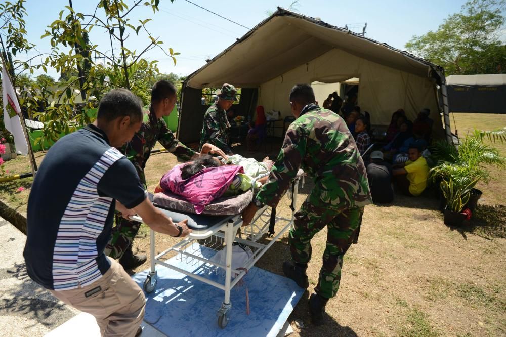 Suben a 131 los muertos por el terremoto en Indonesia