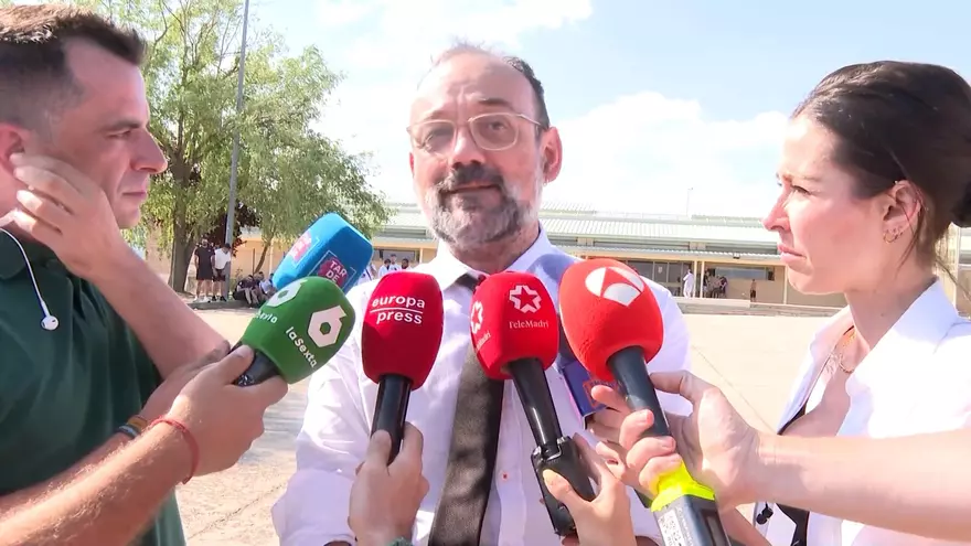 El abogado de Santos Cerdán tras visitar a su cliente en la cárcel de Soto del Real: "Ha hecho amigos y ha montado un club de lectura"