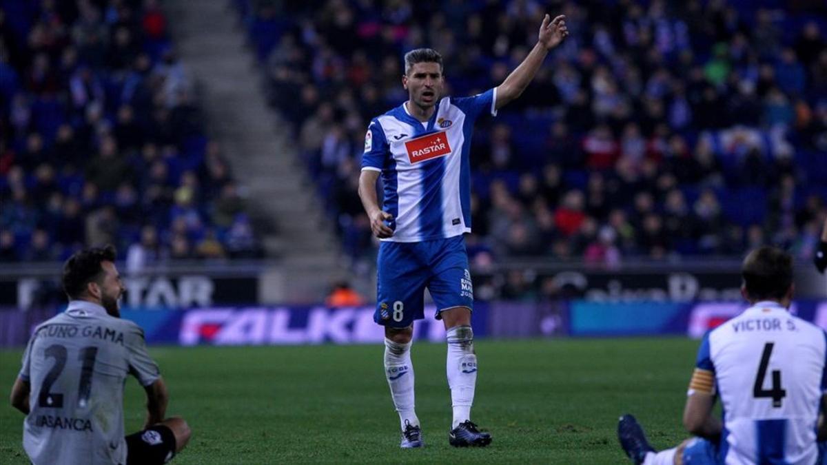 Salva Sevilla fue una de las novedades en el once del Espanyol