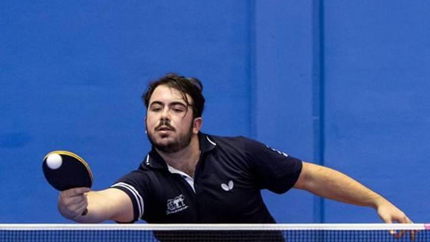 El jugador del Alzira Tenis Taula Ángel Balaguer.