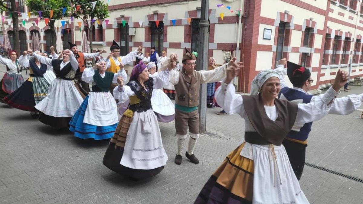 San Xuan estalla en Mieres