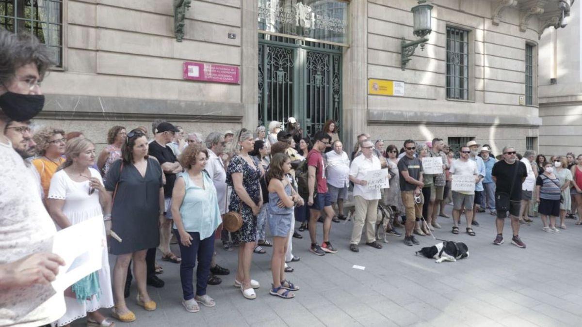 Protest in Palma de Mallorca gegen das &quot;Massaker&quot; vor Melilla.