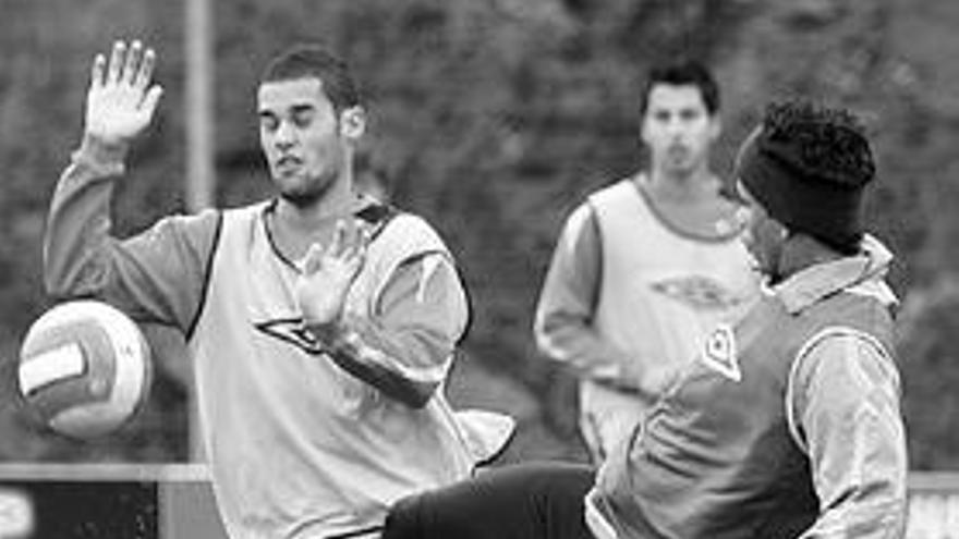 Mario Suárez, Diego Costa y Jorge en un entrenamiento. / FDV