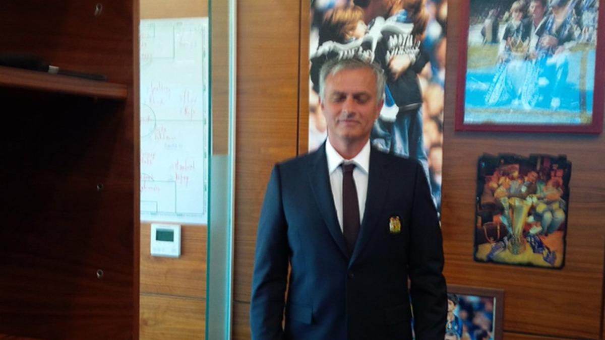 Esta es la imagen de Mourinho con una pizarra en la que se sospecha aparece Pogba