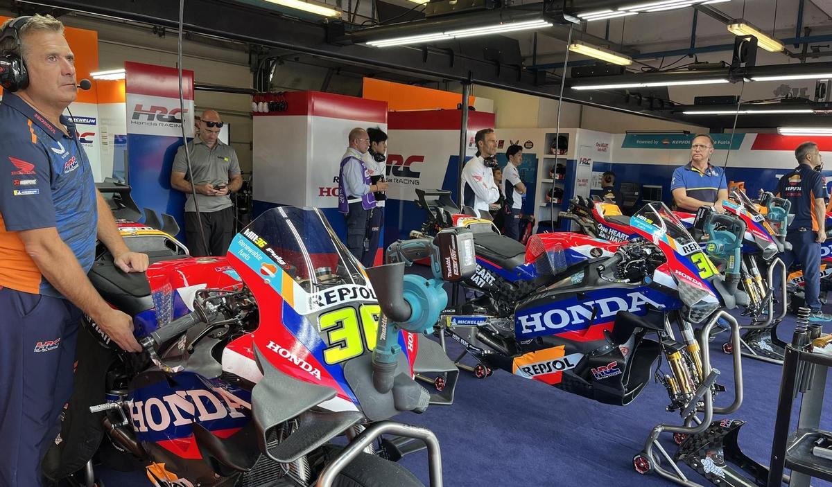 El equipo Repsol Honda sigue siendo, por mucho, el peor de la parrilla de MotoGP.