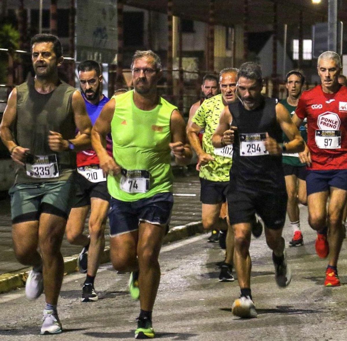 Un momento previo a la salida de la categoría absoluta. | // FARO