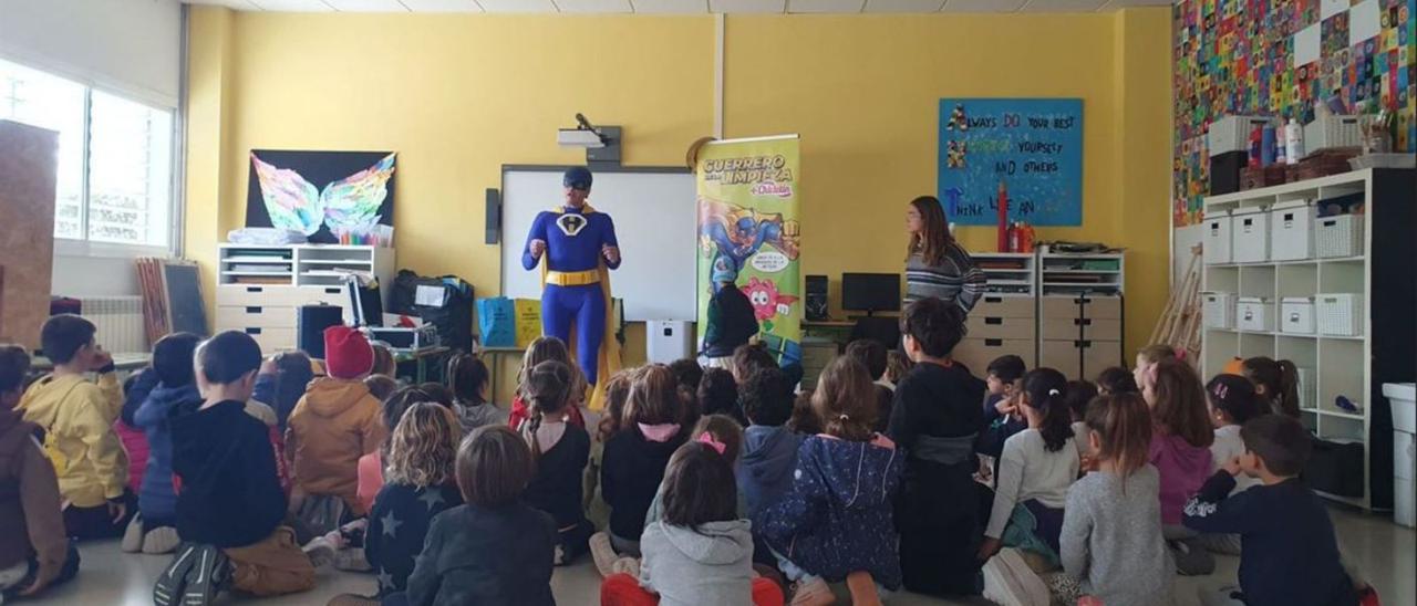 El Guerrero de la Limpieza regresa a las escuelas de Ibiza | ASE