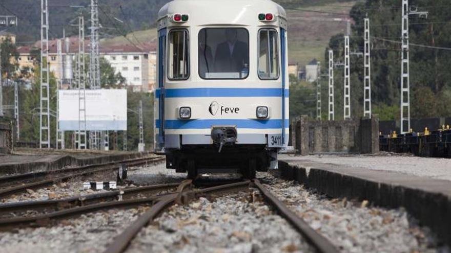 El tranvía «Fabiolo» con tecnología de hidrógeno, el día de su presentación en Pravia.