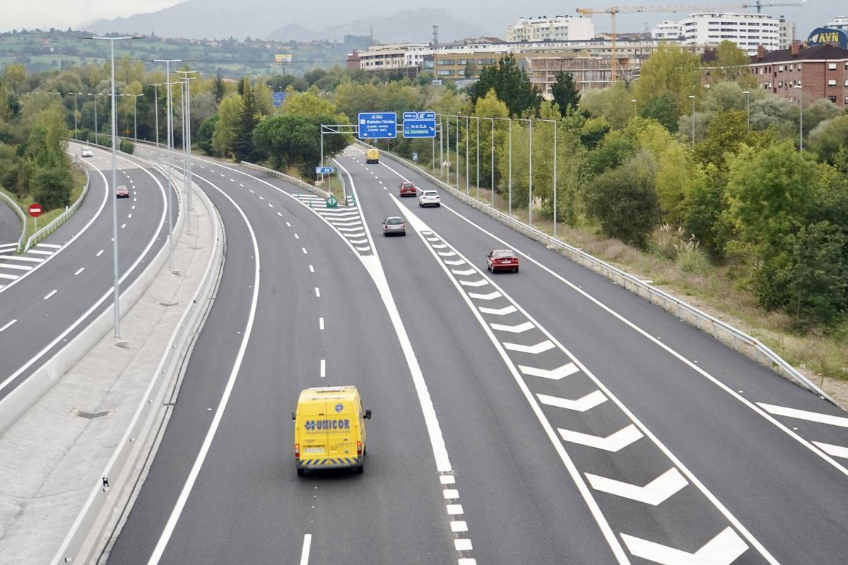 Estado actual del tercer carril de la autopista desde el puente de La Corredoria