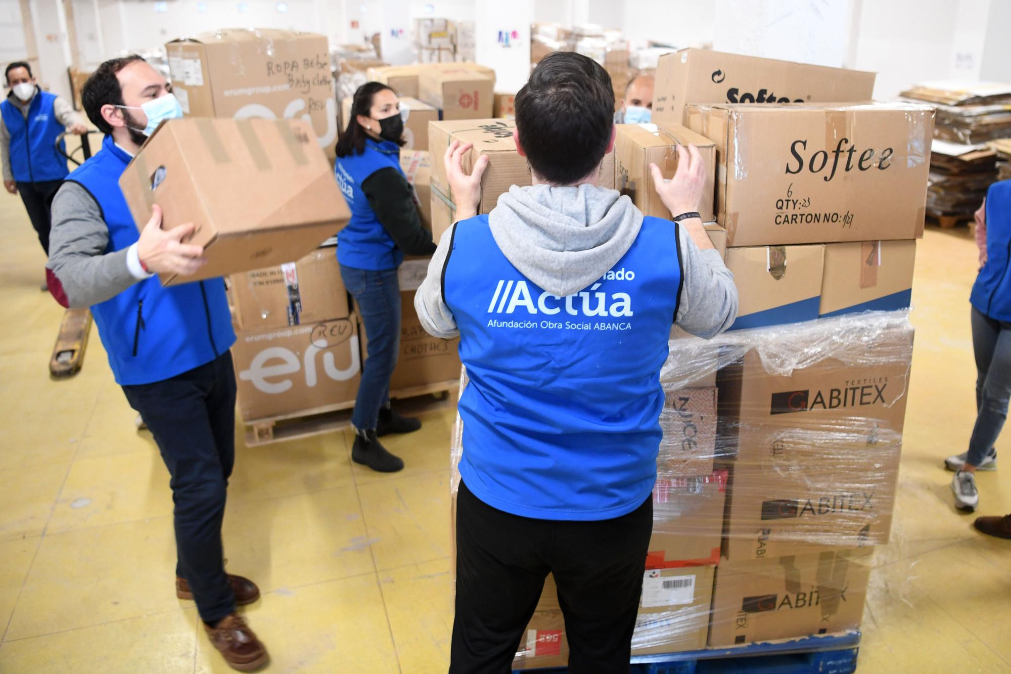 Sale de A Coruña el primer camión con 23 toneladas de ayuda humanitaria para Ucrania