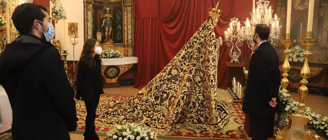 El manto de la Virgen de Gracia y Amparo, uno de los grandes estrenos de la Semana Santa 2022.