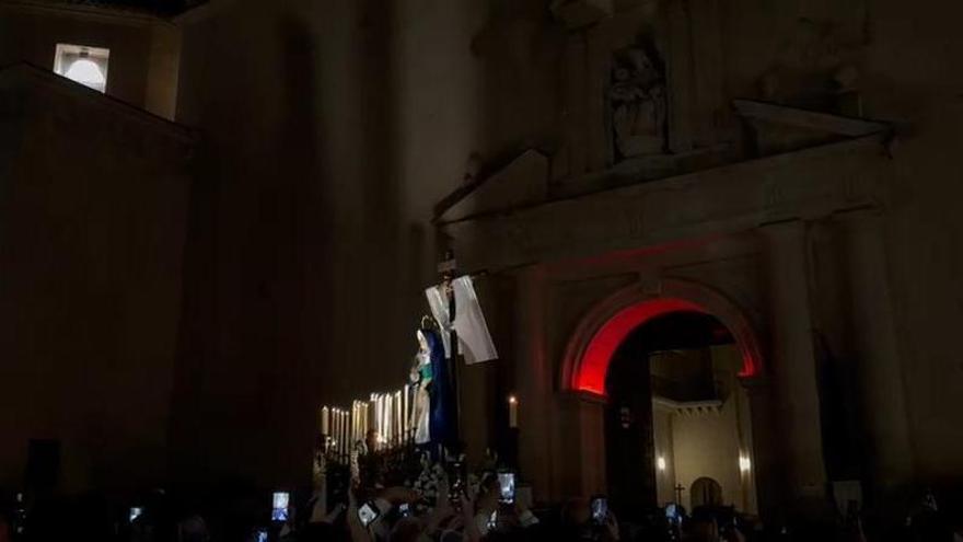 Semana Santa en Alicante 2026: así ha sido la salida del paso de la Virgen María Medianera de todas las Gracias