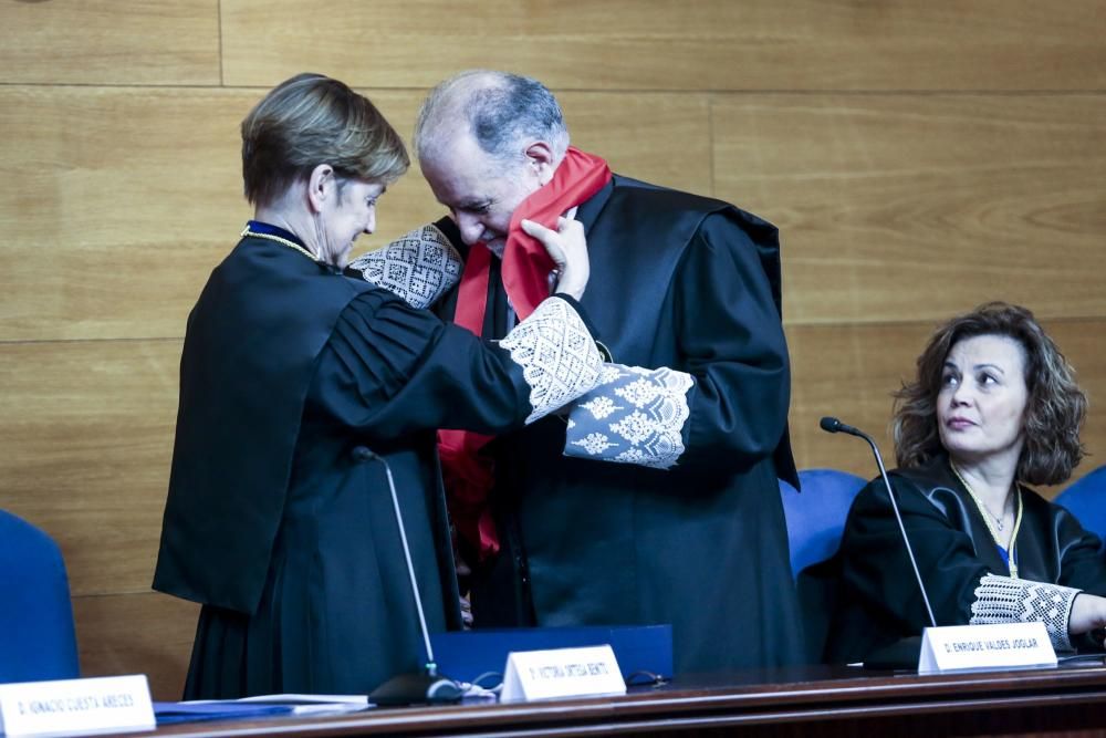 Entrega de la gran cruz del mérito al exdecano del Colegio de Abogados e inauguración de las nuevas instalaciones