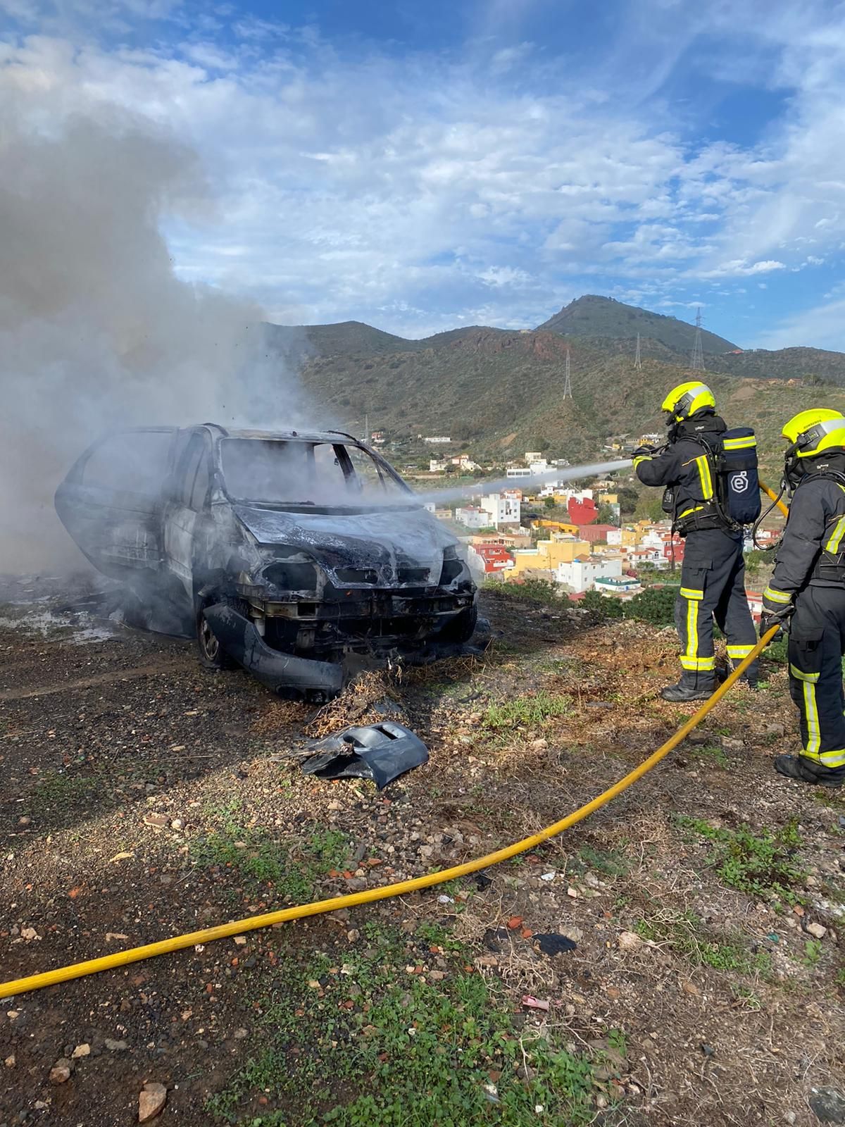 Arde un coche en Telde