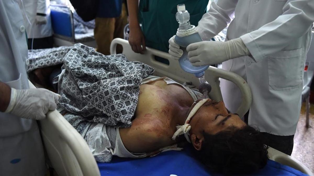 jgblanco38279465 an afghan victim injured in a suicide attack receives oxygen170503091710