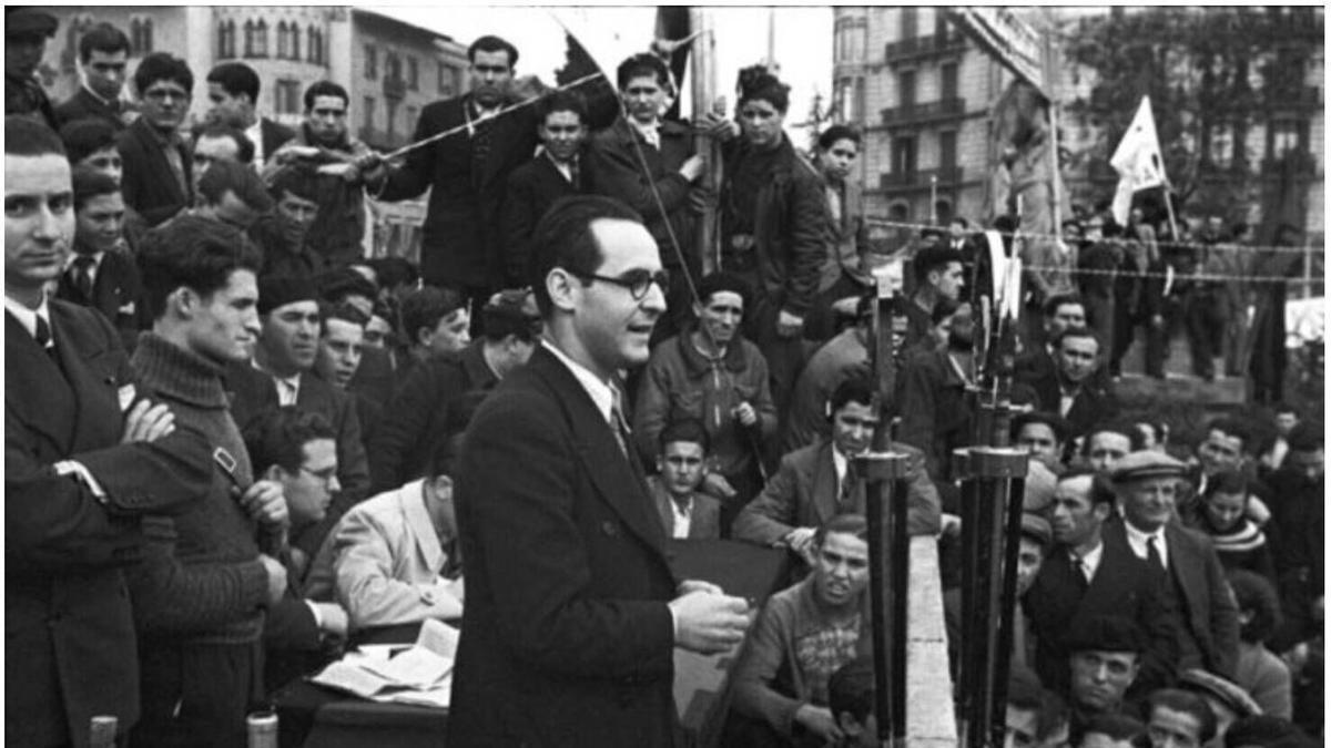 Jacinto Toryho interviene en un mítin.