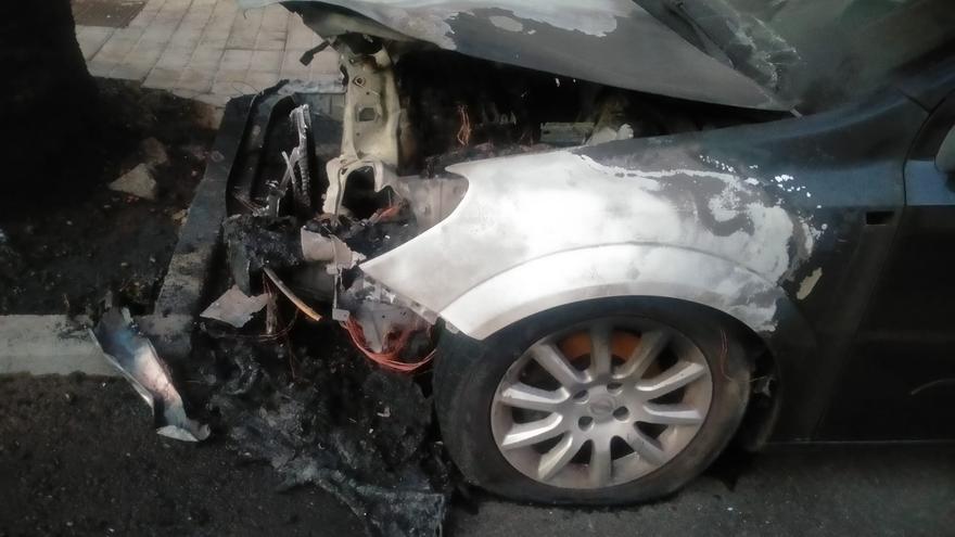 Arde el coche de Ana Hernández, exalcaldesa de Ingenio