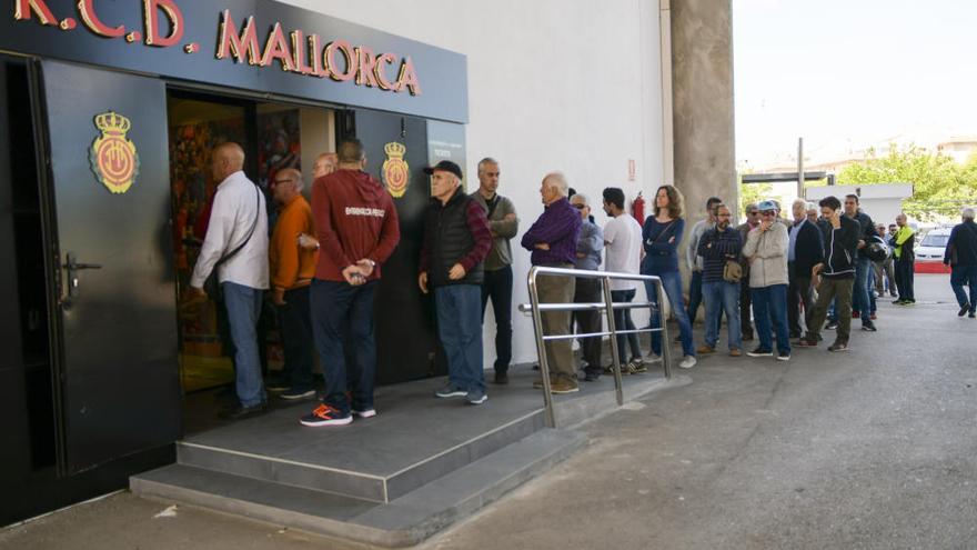 Los mallorquinistas compran su entrada para el partido contra el Mirandés