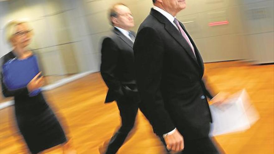 Draghi ve sólido el crecimiento pero alerta sobre el euro fuerte