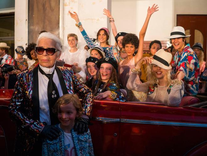 Chanel Crucero 2017: Alegría y buen rollo