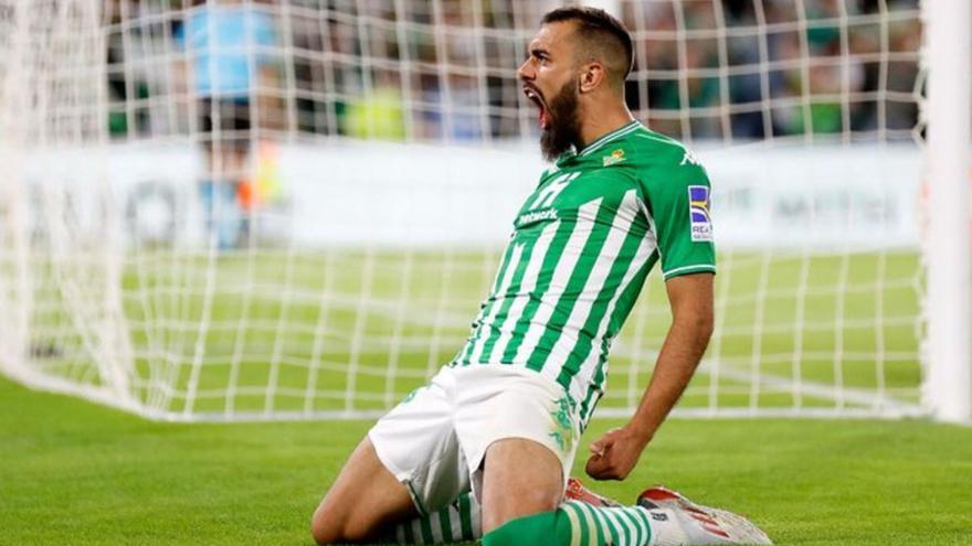 El delantero santiagués Borja Iglesias festeja uno de los goles marcados con la camiseta del Betis