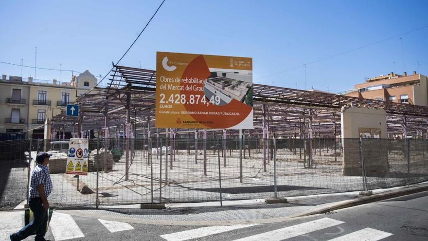 Paran las obras del mercado del Grao por la nube de polvo que provocaban en el barrio