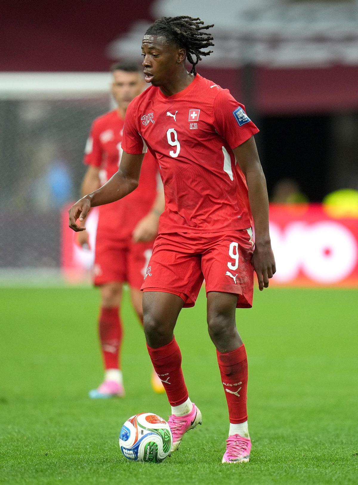 Johan Manzambi, se Suiza, ante Argelia