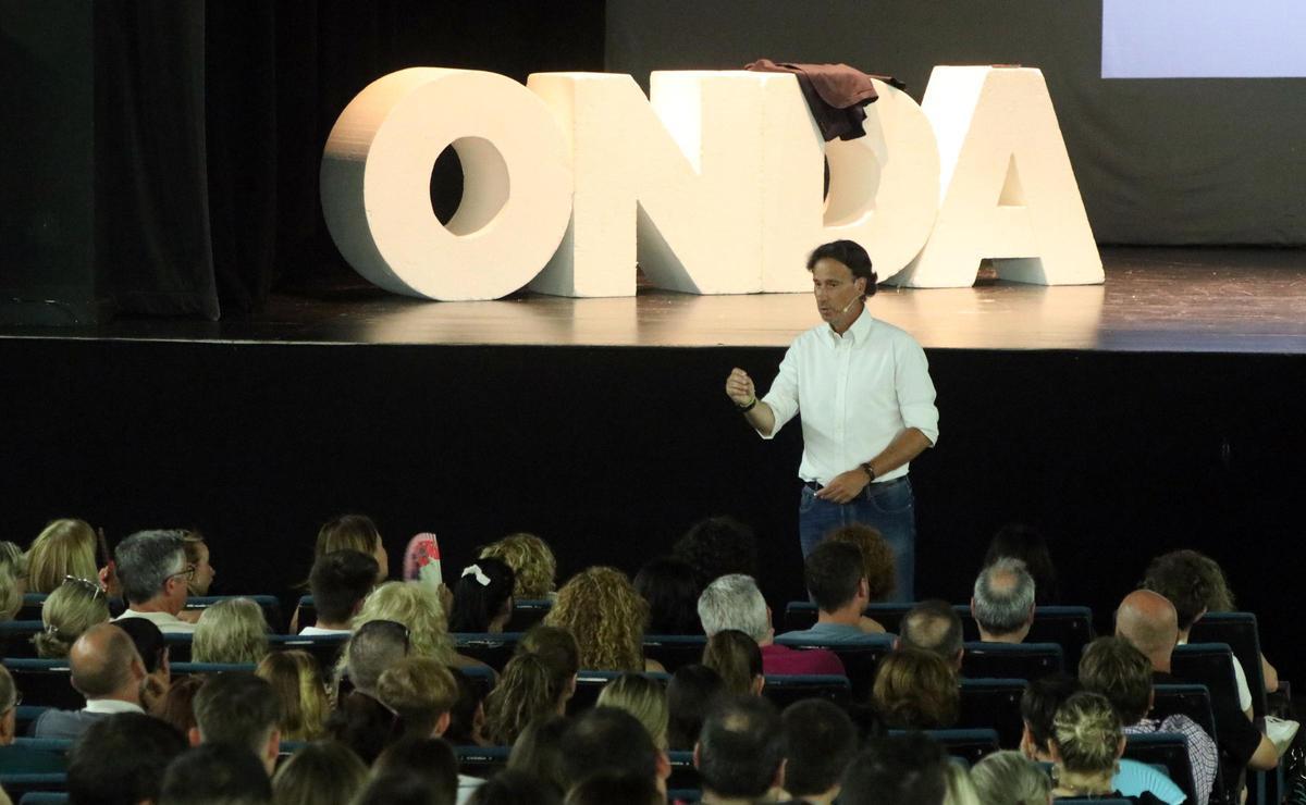 ‘ONDA INSPIRA’. Víctor Küppers realizó una conferencia en la ciudad. |