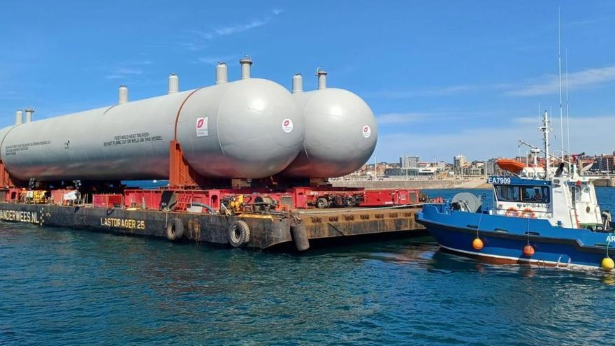 Embarque en Gijón este mes de dos tanques de almacenamiento de propano fabricados por Duro para la petrolera griega Hellenic Petroleum (Helpe). | DF