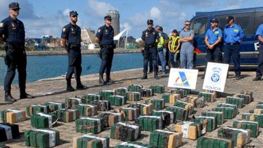 Apresan un velero checo con 369 kilos de cocaína al sur de las aguas canarias. | Santi Blanco