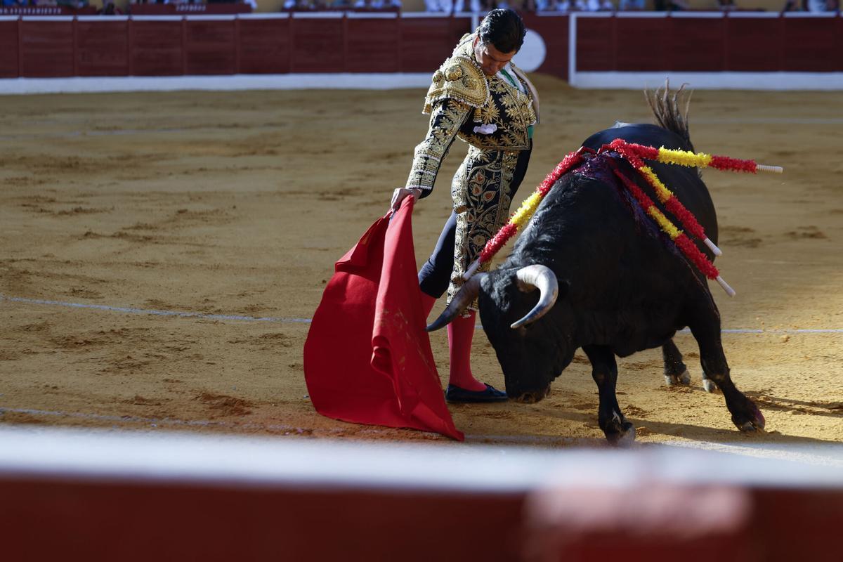 Las mejores imágenes de la corrida de toros de Marbella con Morante, Talavante y David de Miranda