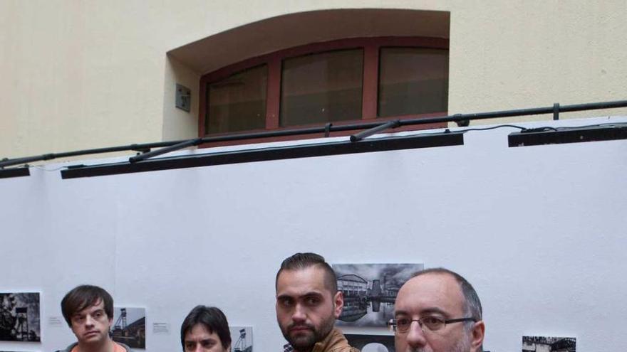 De izquierda a derecha, Juan Ponte, Ignacio Fernández, Jonatán López y Rubén Vega, en la inauguración de la muestra.