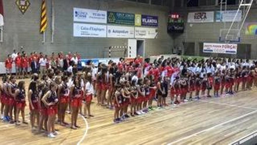 Les jugadores de la secció del bàsquet del GEiEG, al pavelló Lluís Bachs de Girona el dia de la presentació dels equips