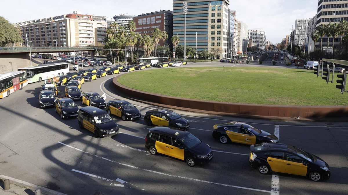 El taxi de Barcelona pide poder instalar cámaras en los coches para evitar agresiones