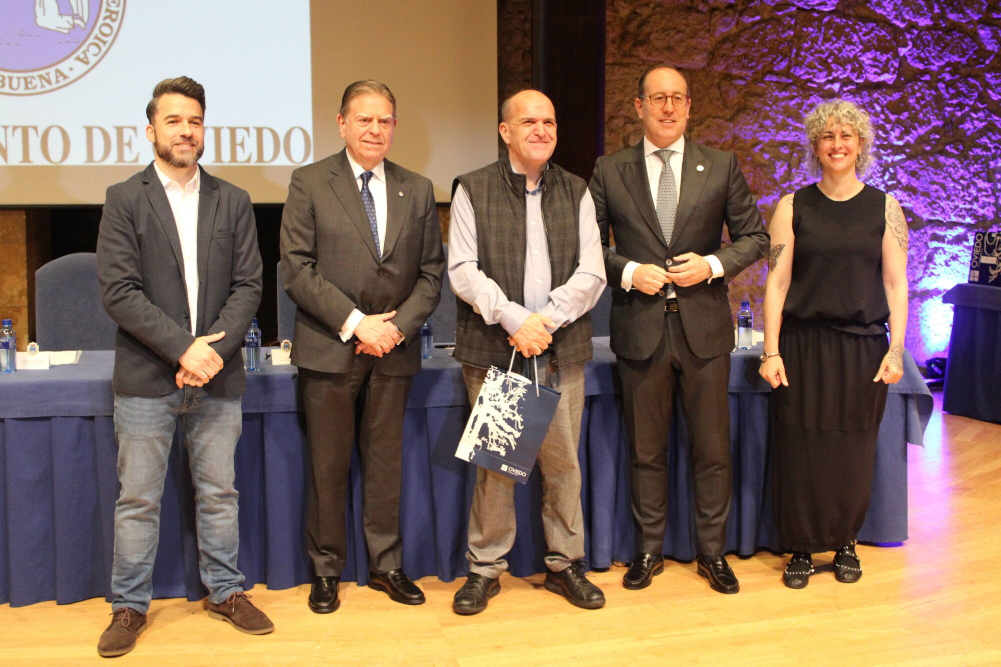 Acto institucional Santa Rita Hora: 11:00 Lugar: Oviedo, Sala de Cámara del Auditorio Príncipe Felipe Descripción: Homenaje a los trabajadores municipales jubilados y a quienes cumplen 25 y 40 años de servicio en el Ayuntamiento.