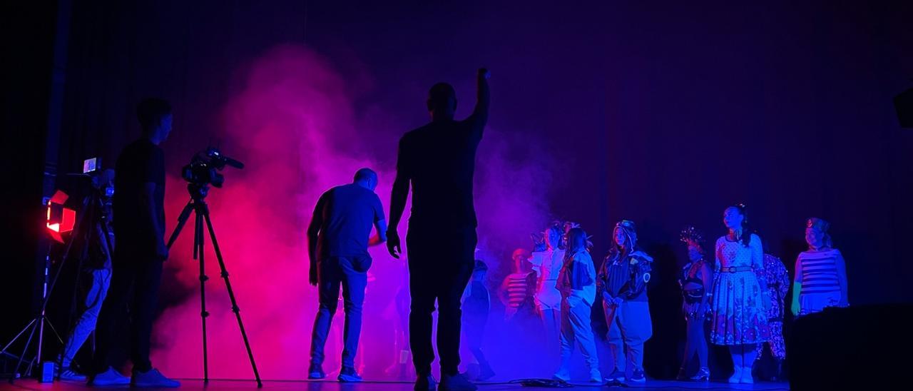 Grabación con representantes de grupos del Carnaval en el teatro Guimerá.